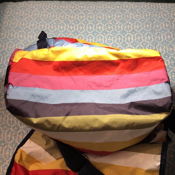 LeSportsac Retired Rainbow Lightweight Nylon Messenger Bag w Upgraded Closure - Picture 11 of 12